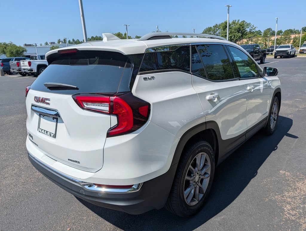 Used 2023 GMC Terrain SLT AWD/4WD image 8