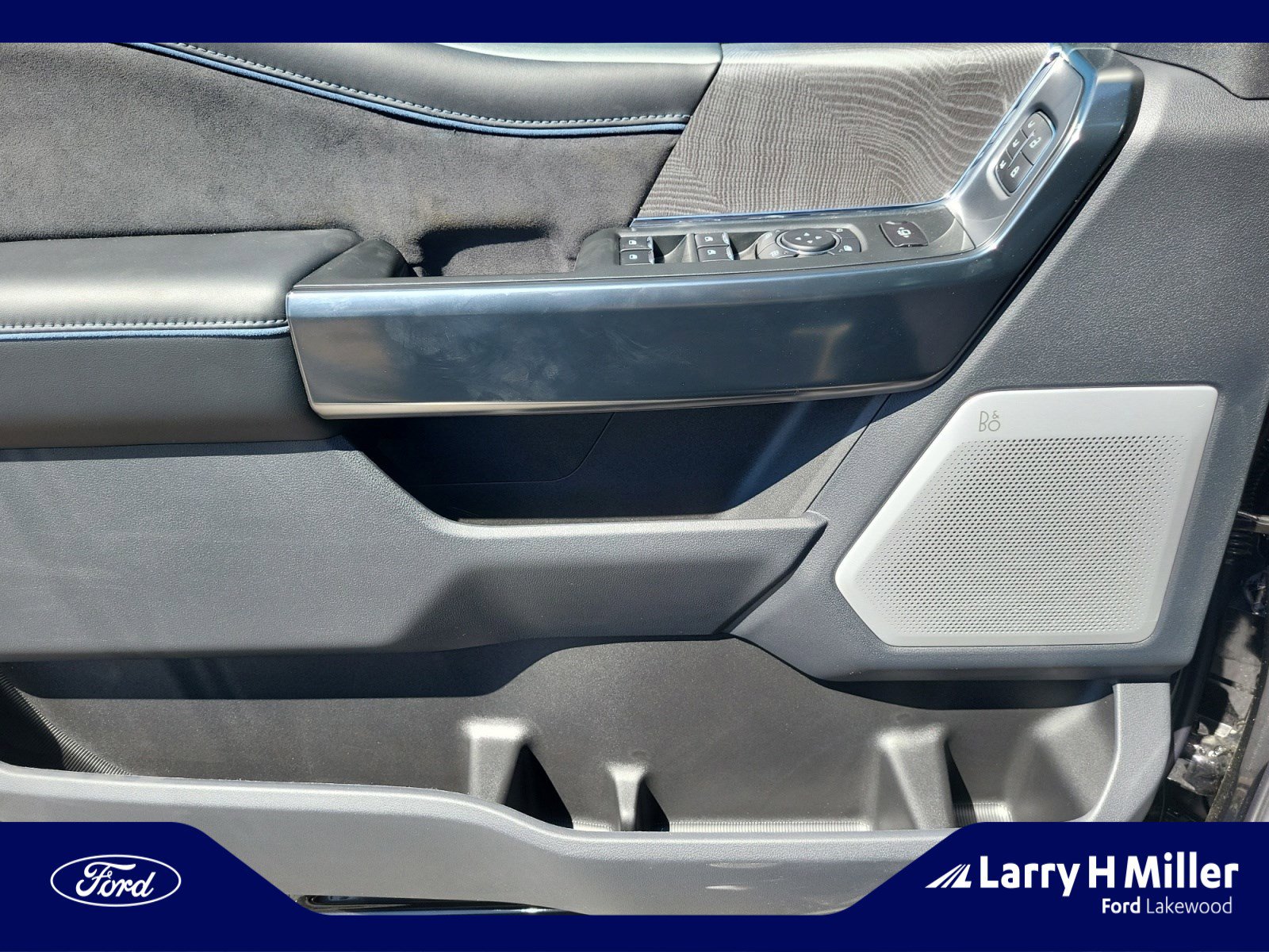 New 2025 Ford F350 Platinum w/ Tremor Off-Road Package image 13