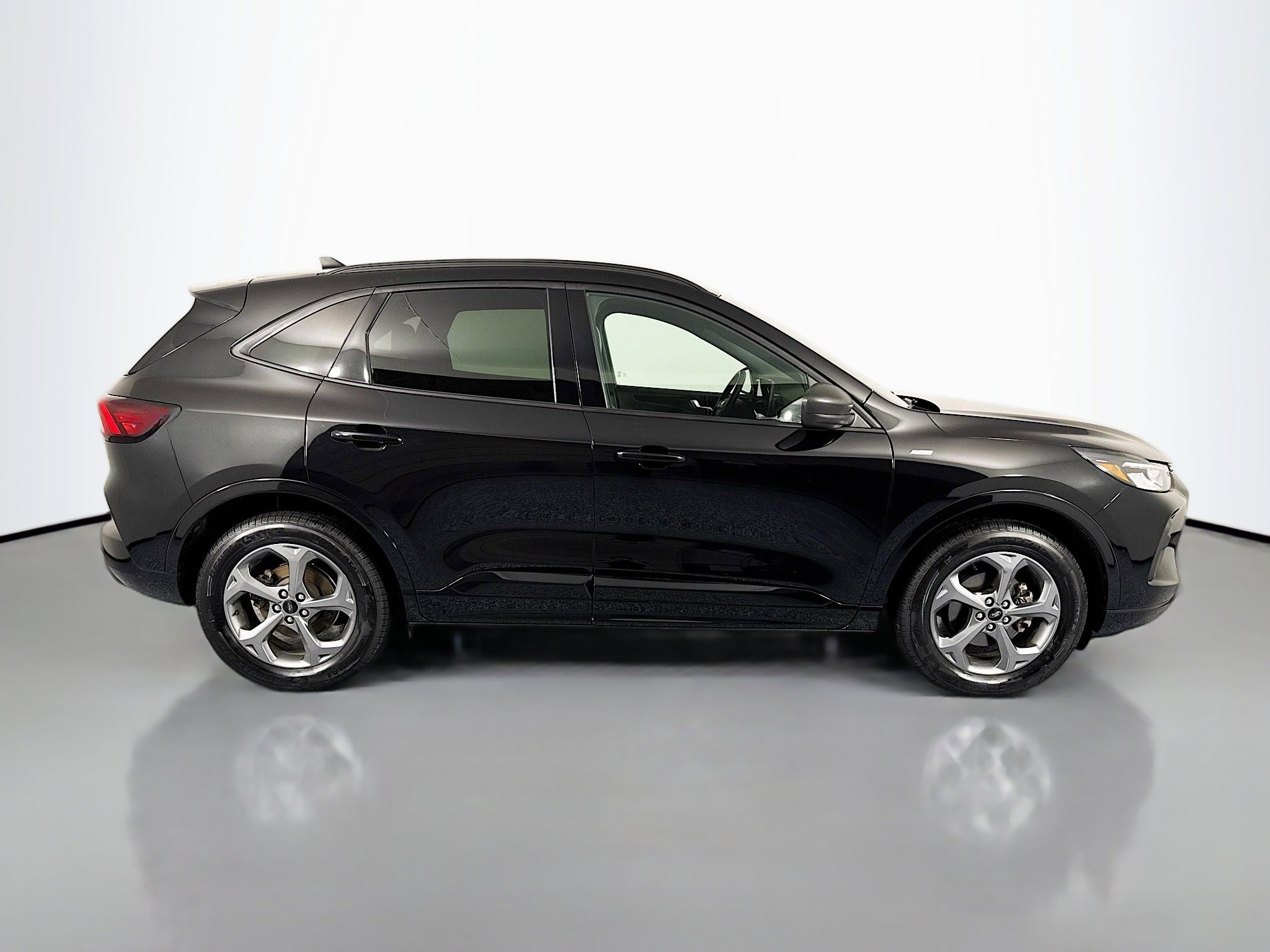 Used 2023 Ford Escape ST-Line w/ Tech Pack #1 AWD/4WD image 4