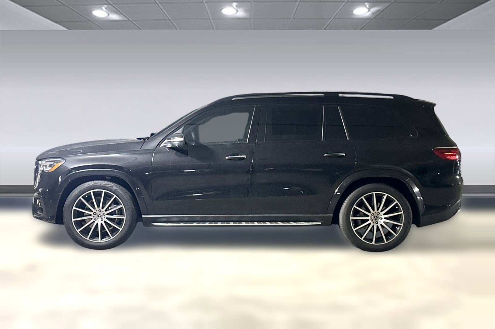 New 2025 Mercedes-Benz GLS 580 4MATIC image 2
