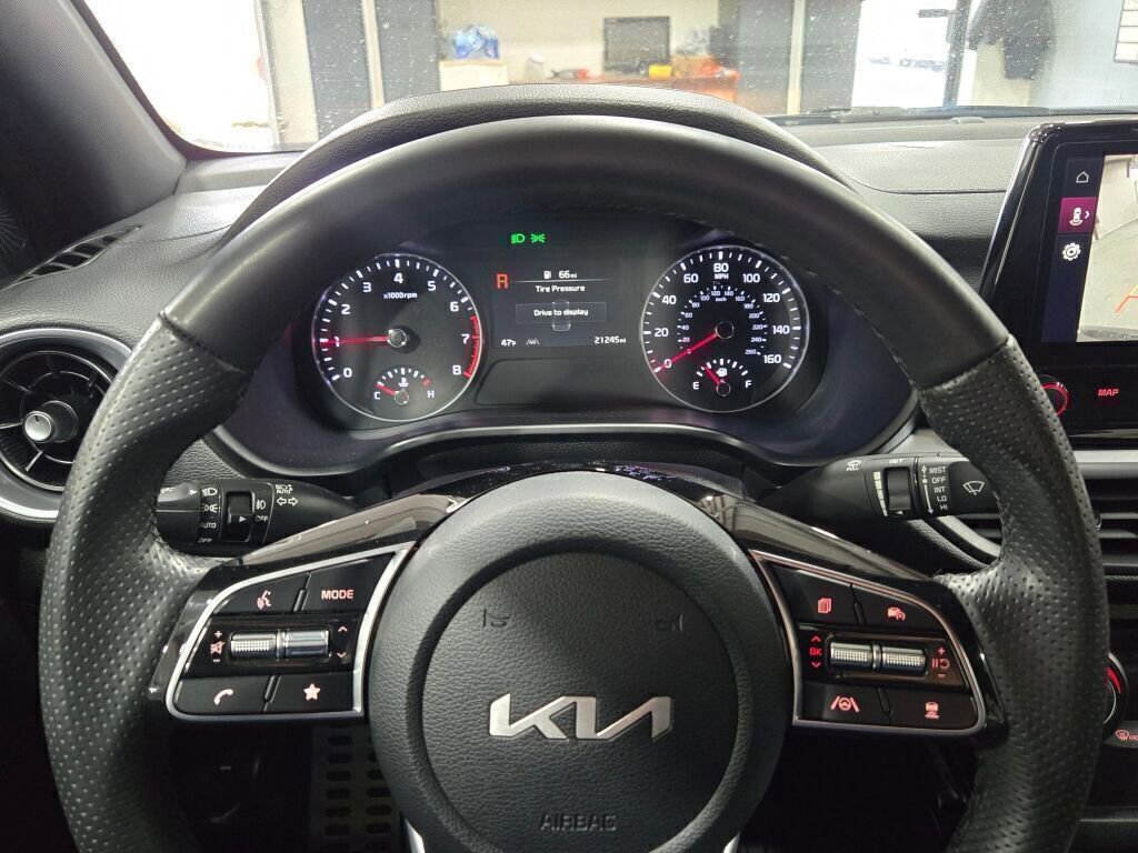 Used 2024 Kia Forte GT-Line image 32