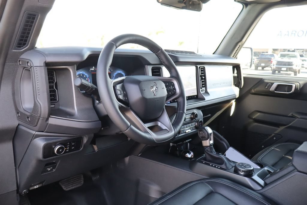 New 2025 Ford Bronco Badlands w/ Sasquatch Package AWD/4WD image 16