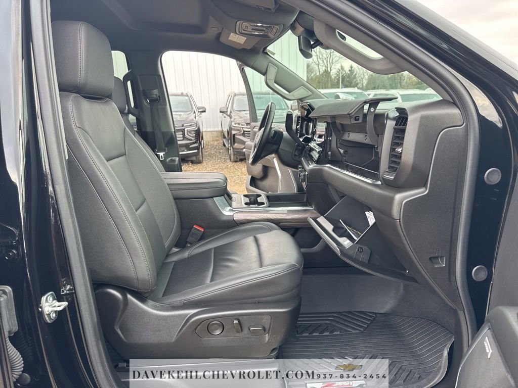 Used 2025 Chevrolet Silverado 2500 LTZ w/ LTZ Plus Package image 27