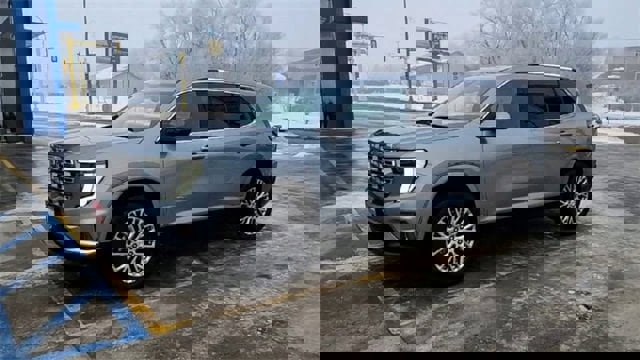 Certified 2025 GMC Acadia Denali w/ LPO, Floor Liner Package image 4