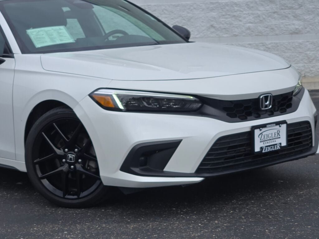 Used 2023 Honda Civic Sport image 2