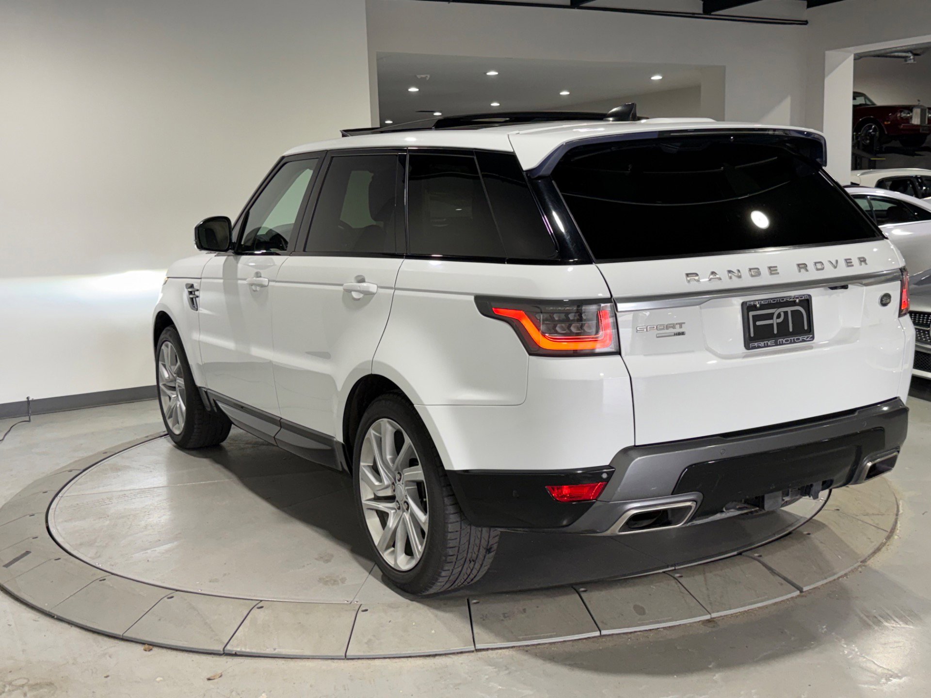 Used 2018 Land Rover Range Rover Sport HSE AWD/4WD image 13