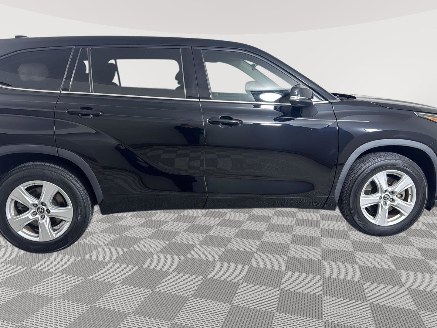 Used 2021 Toyota Highlander L image 7