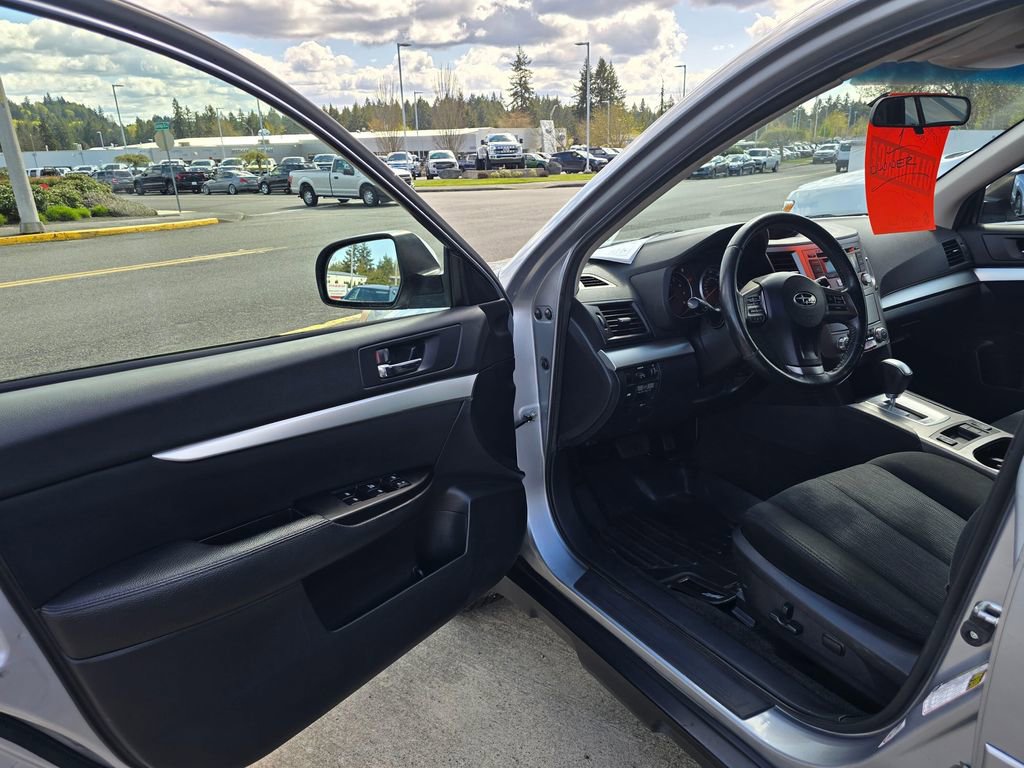 Used 2013 Subaru Outback 2.5i Premium AWD/4WD image 7