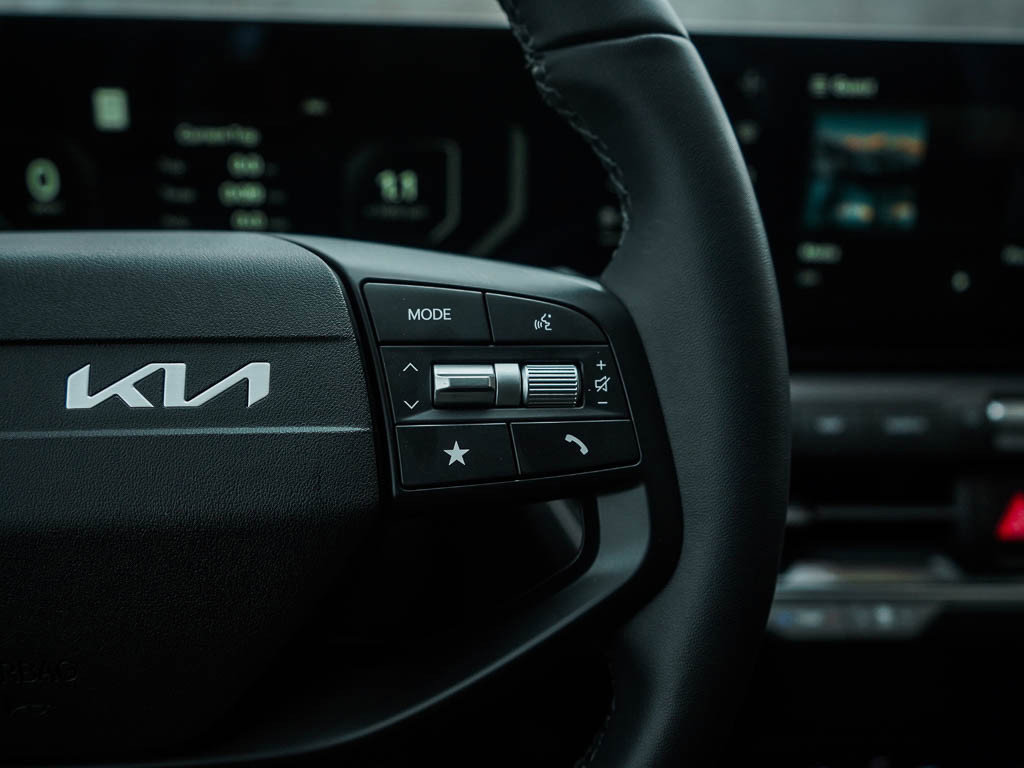 New 2025 Kia K4 EX image 19