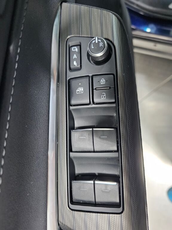 Used 2024 Toyota Venza Limited AWD/4WD image 27