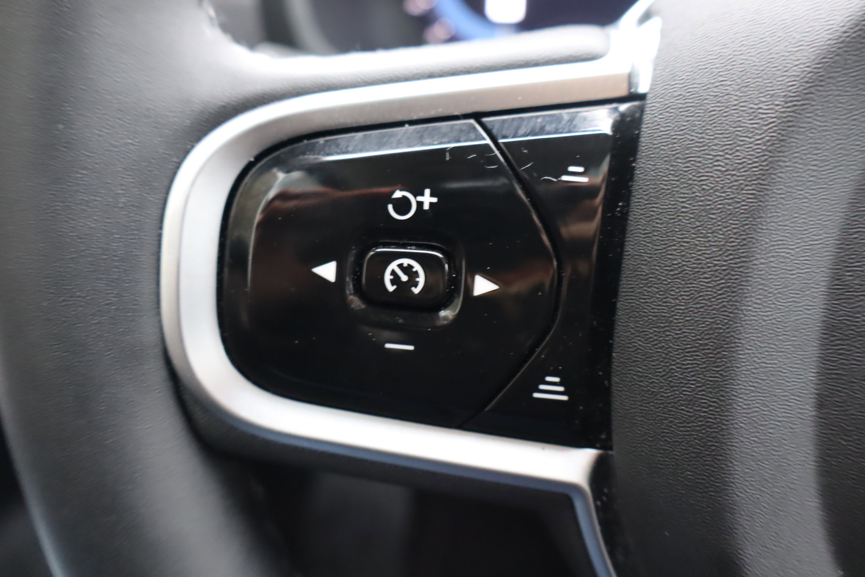 Used 2025 Volvo XC90 B6 Plus image 20