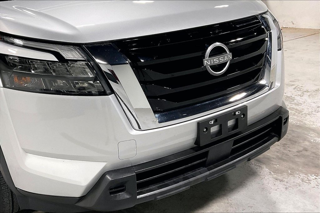 Used 2025 Nissan Pathfinder S FWD image 34