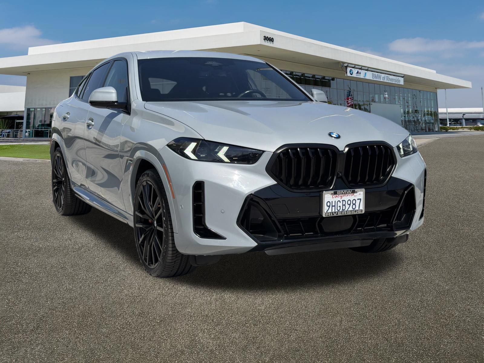 Certified 2024 BMW X6 xDrive40i w/ Executive Package AWD/4WD image 2