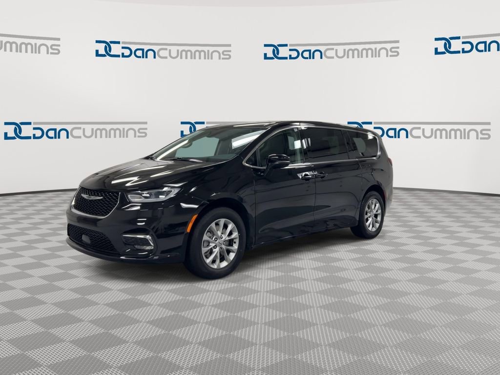 Used 2024 Chrysler Pacifica Touring-L image 4