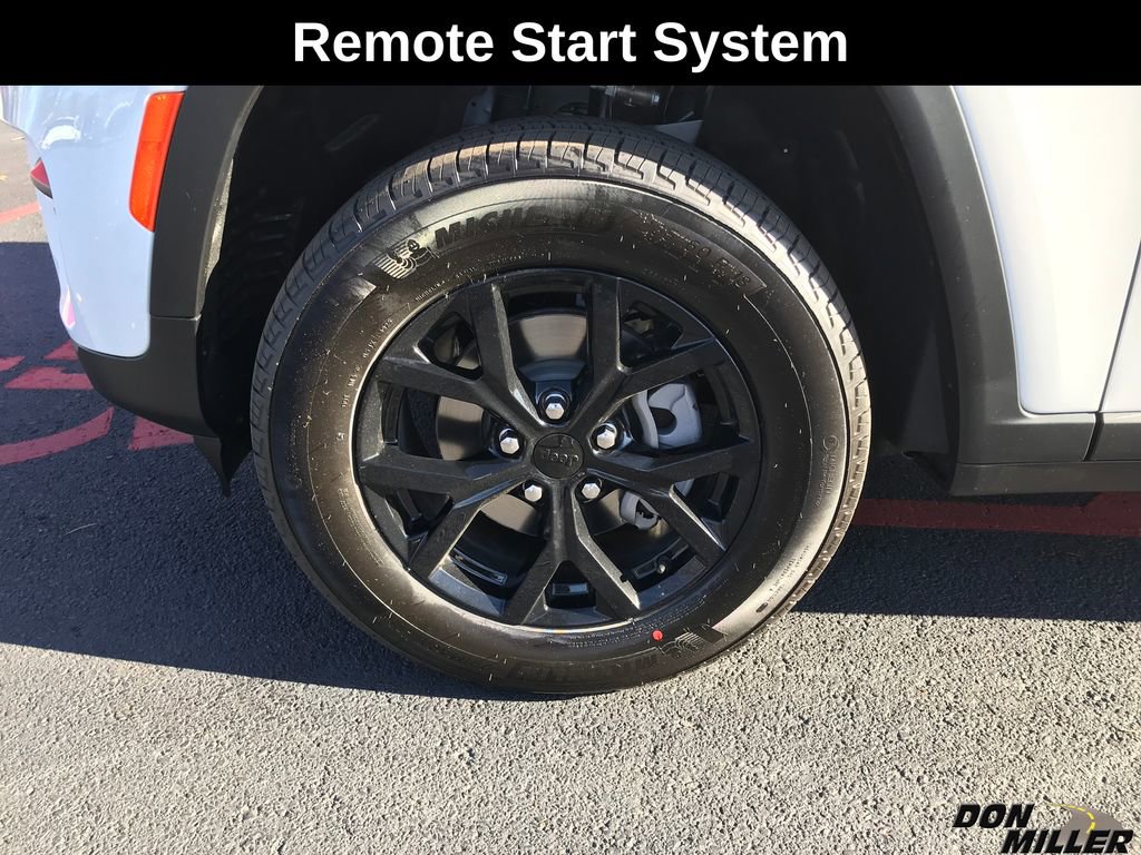 New 2025 Jeep Grand Cherokee Laredo image 9