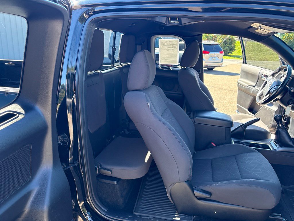 Used 2017 Toyota Tacoma TRD Sport w/ Tow Package AWD/4WD image 18