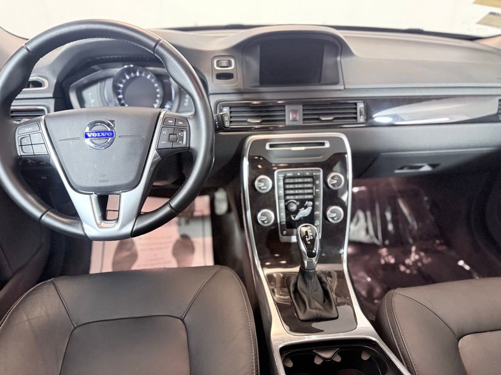 Used 2016 Volvo XC70 T5 Premier w/ Proximity Package image 11