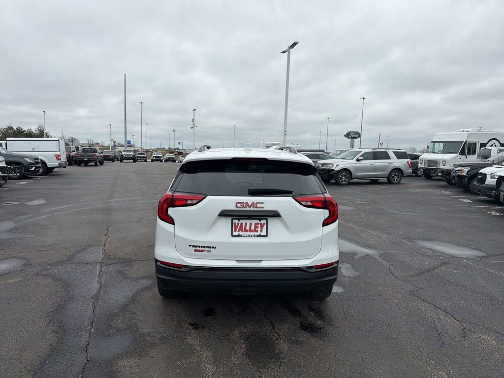 Used 2021 GMC Terrain SLE w/ Driver Convenience Package image 13