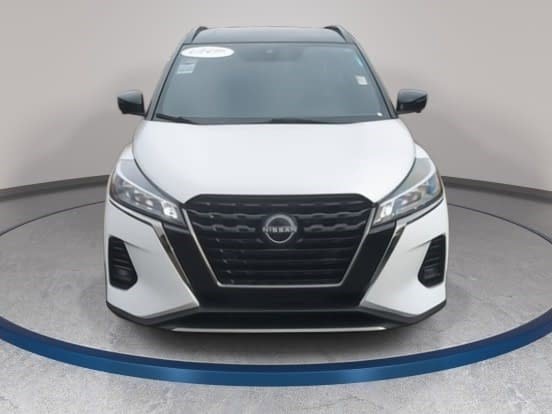 Used 2023 Nissan Kicks SR w/ SR Premium Package image 2