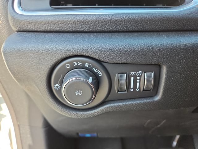 Used 2025 Chrysler Pacifica Limited FWD image 21