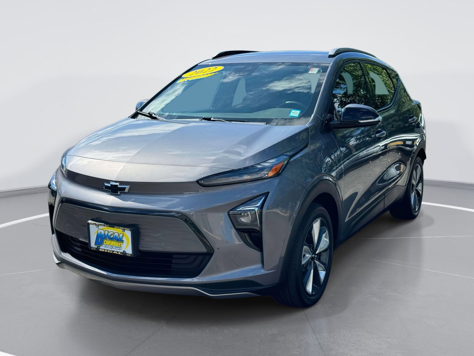 Used 2022 Chevrolet Bolt EUV LT w/ Convenience Package image 3