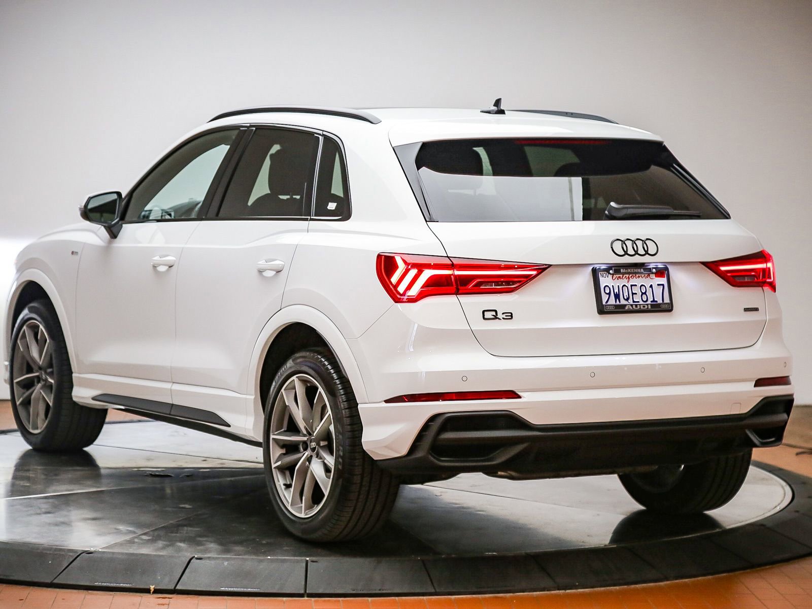 Certified 2025 Audi Q3 2.0T Premium w/ Convenience Package AWD/4WD image 2