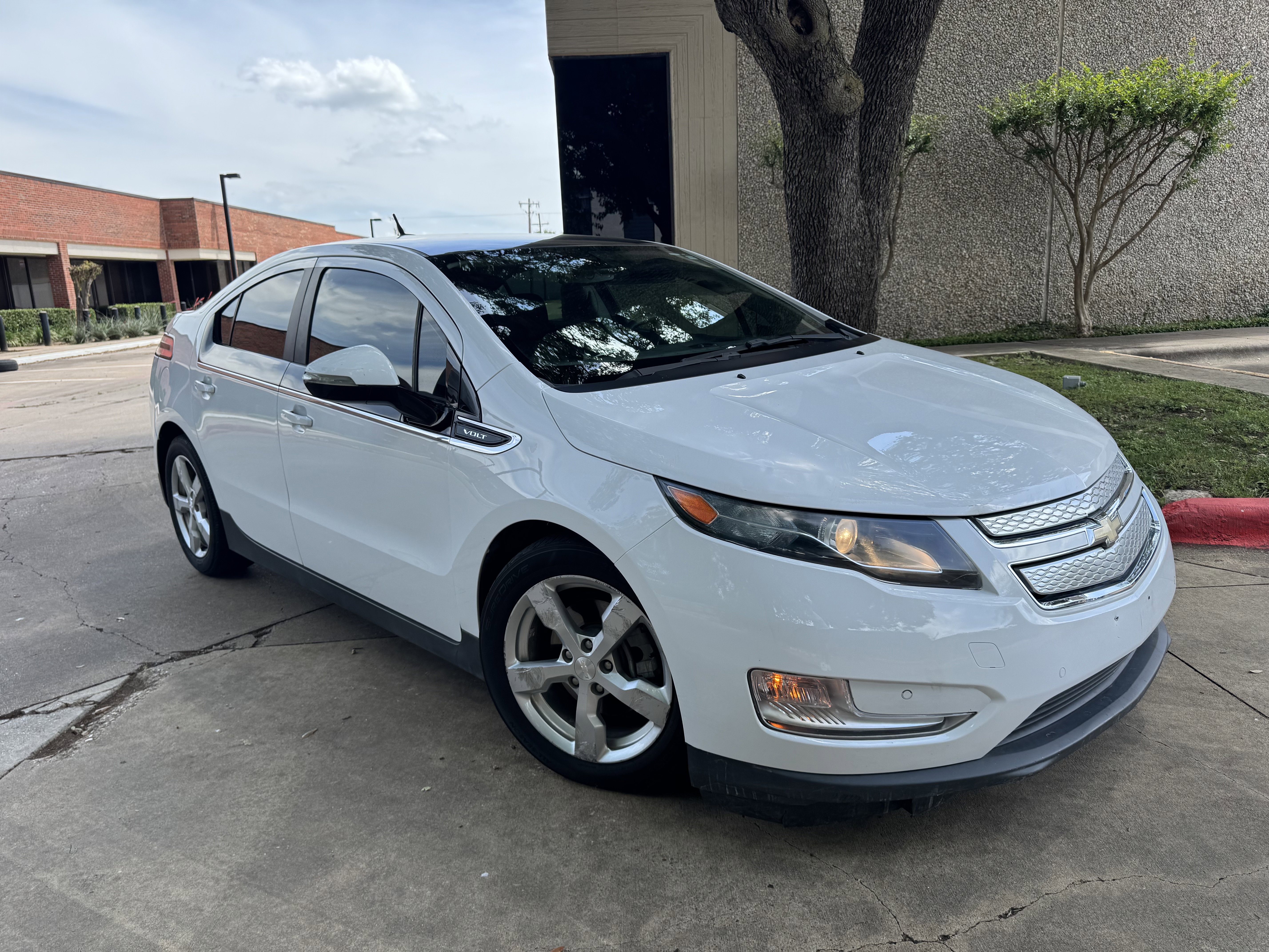 Used 2012 Chevrolet Volt FWD image 1
