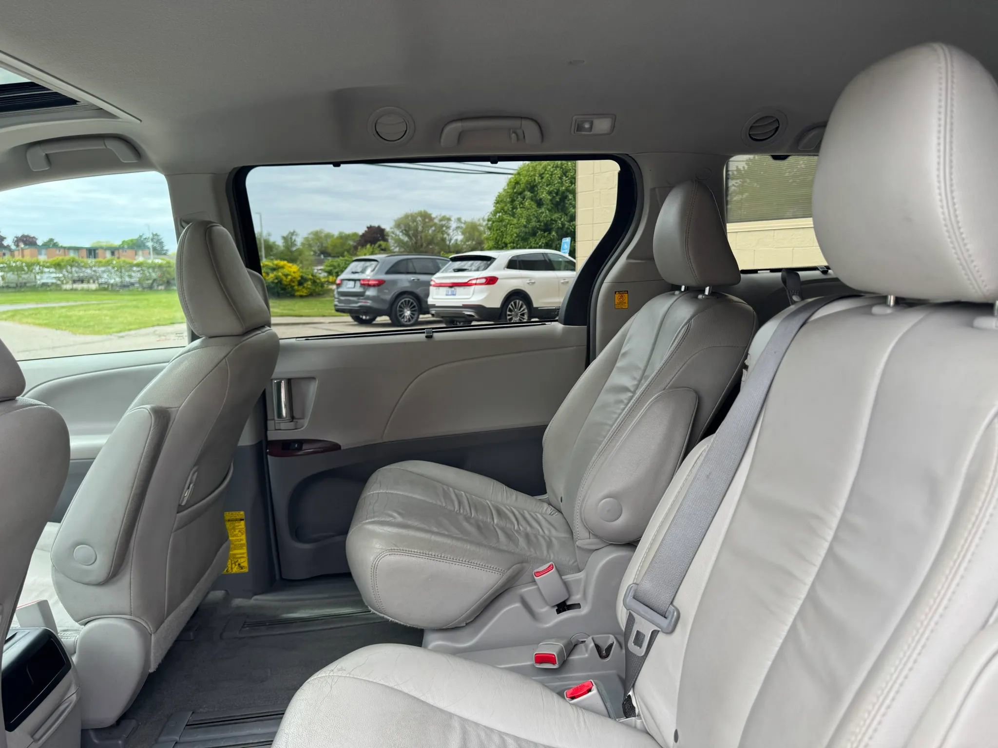 Used 2013 Toyota Sienna XLE FWD image 37