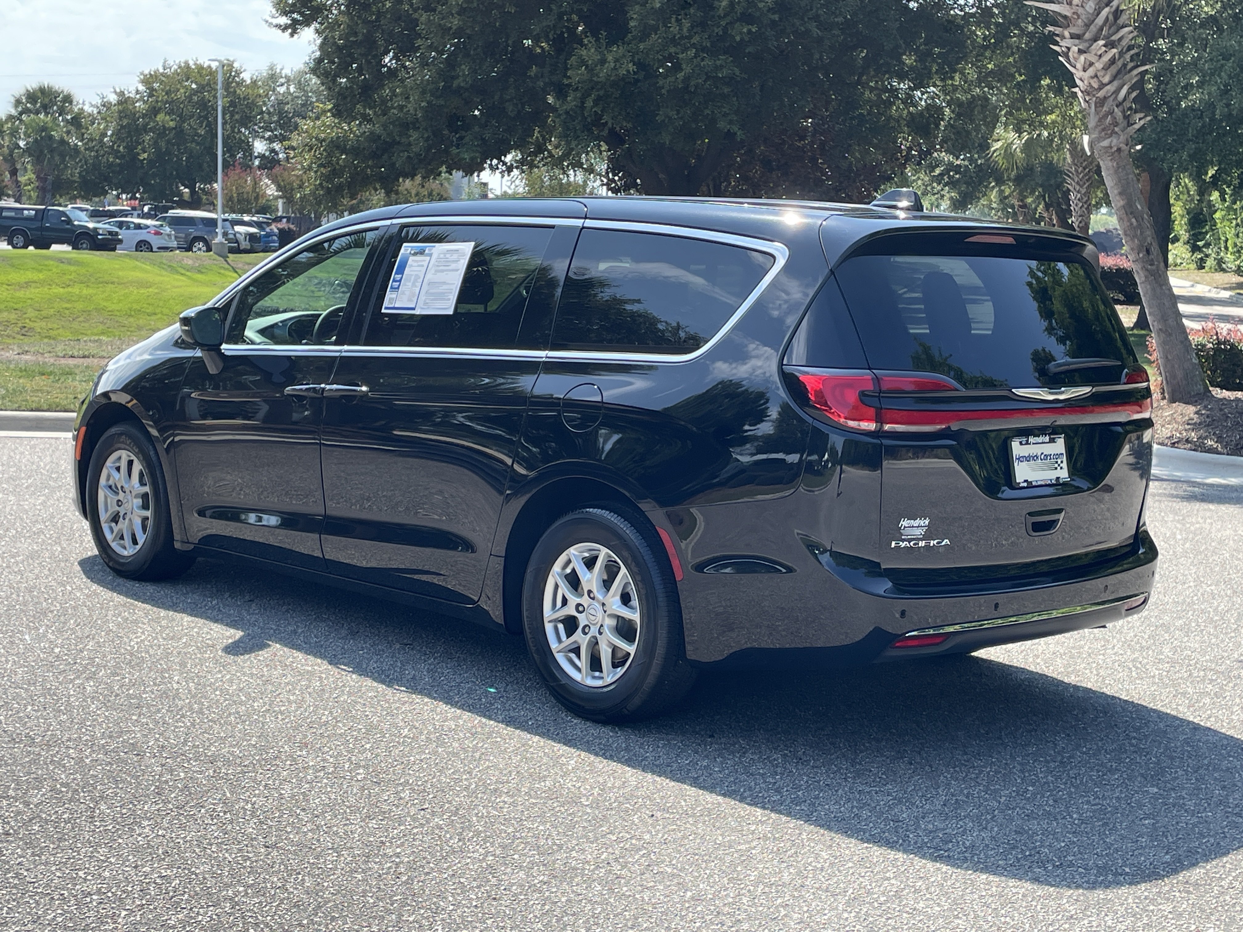Used 2026 Chrysler Pacifica Select FWD image 7