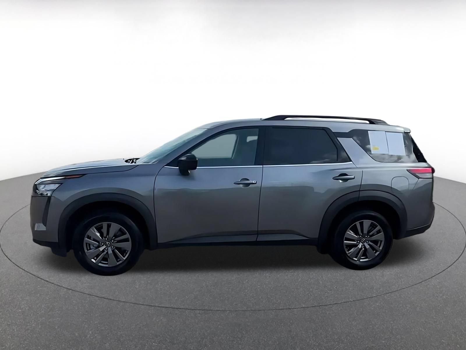Used 2026 Nissan Pathfinder SV FWD image 9