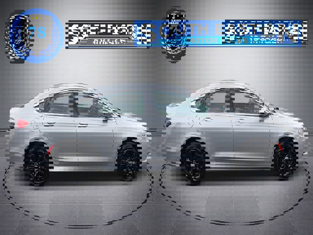 Used 2015 Chrysler 200 Limited w/ Convenience Group image 8