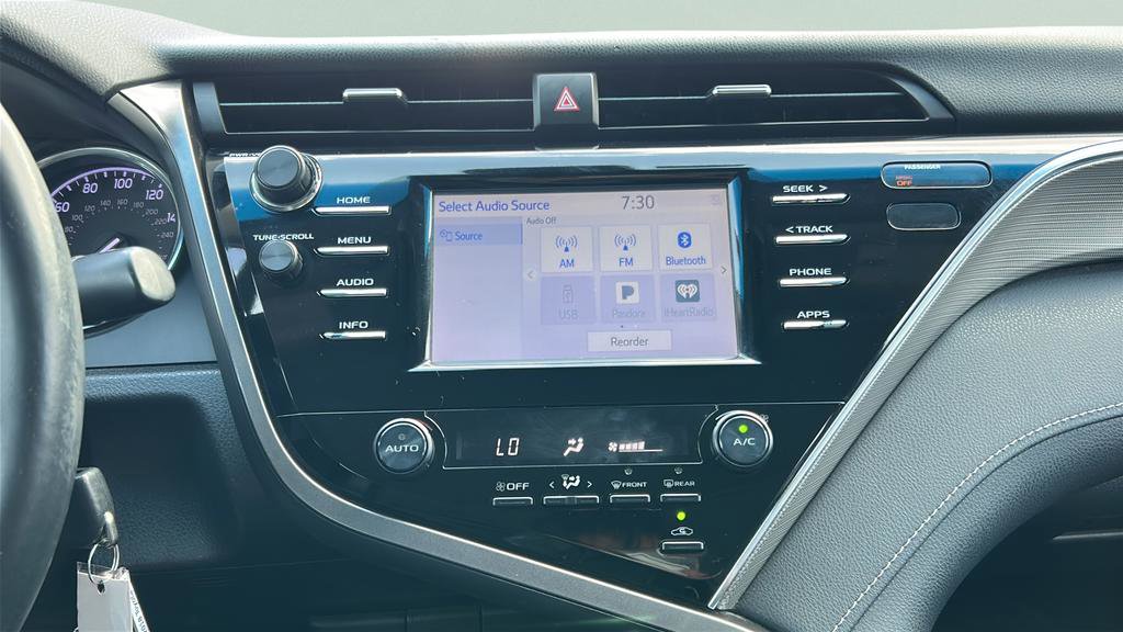 Used 2018 Toyota Camry SE w/ Moonroof Package FWD image 26