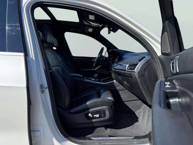 Used 2020 BMW X5 xDrive50i w/ Premium Package image 51