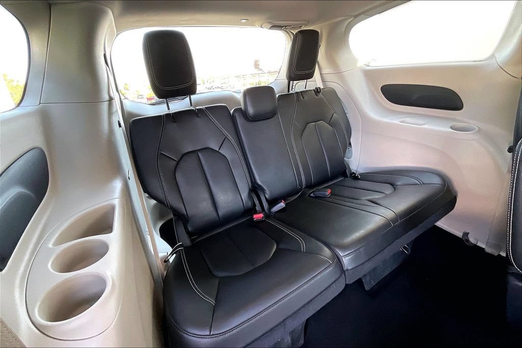 Used 2023 Chrysler Pacifica Touring-L FWD image 27