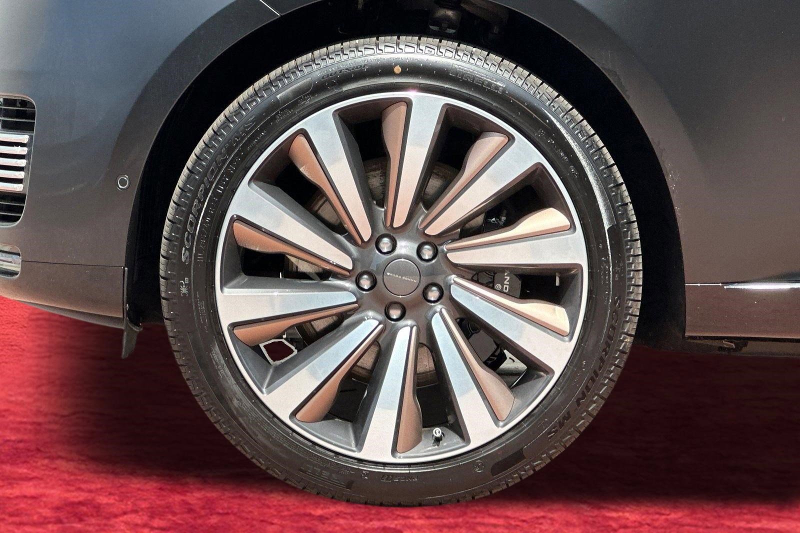 New 2026 Land Rover Range Rover SV AWD/4WD image 12