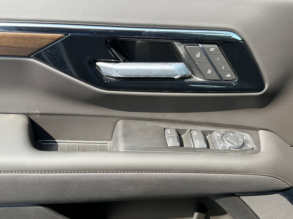 New 2026 Chevrolet Tahoe High Country AWD/4WD image 11