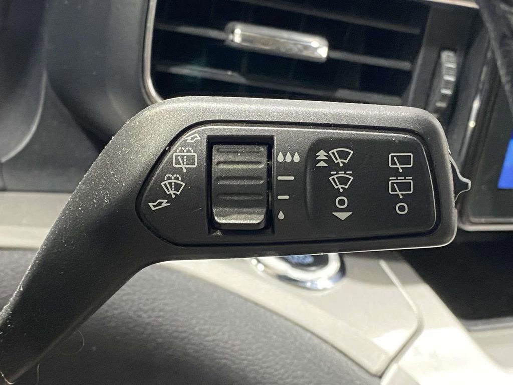 Used 2022 Ford Explorer XLT w/ Equipment Group 202A image 26