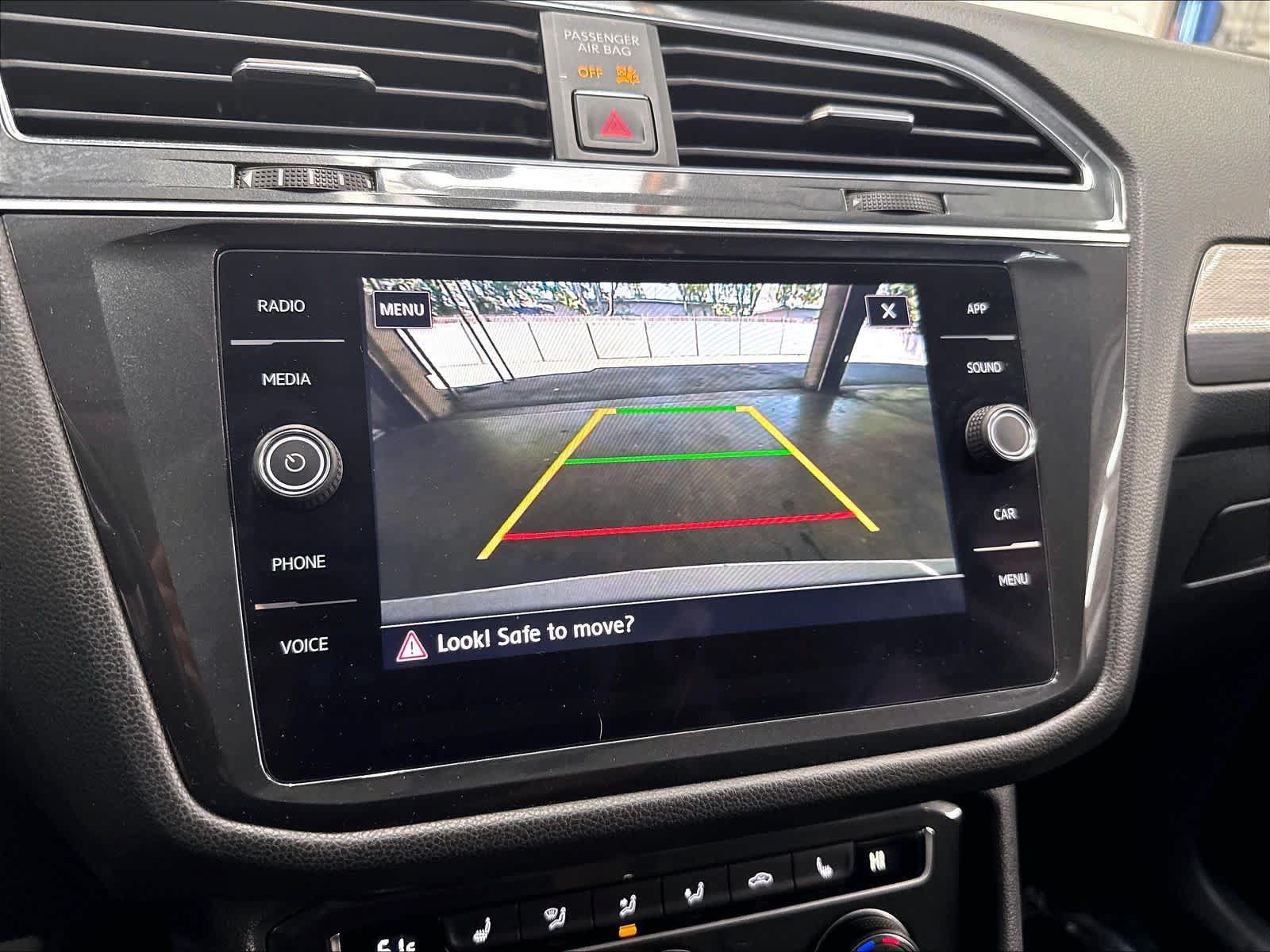Used 2018 Volkswagen Tiguan SE AWD/4WD image 17