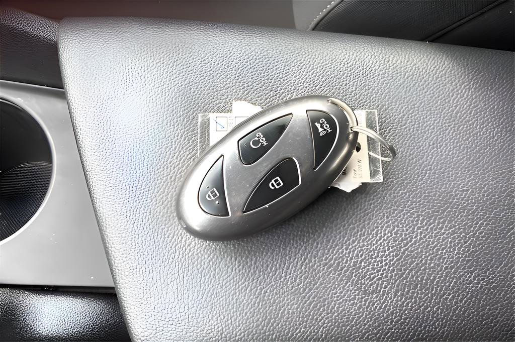 Certified 2025 Hyundai Elantra Sport image 14