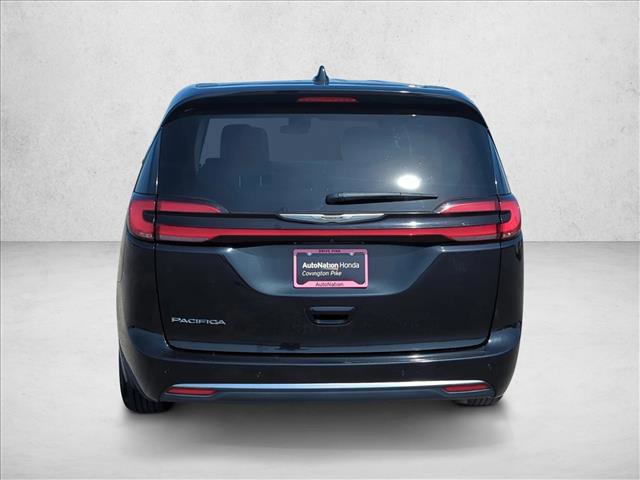 Used 2023 Chrysler Pacifica Touring-L FWD image 7