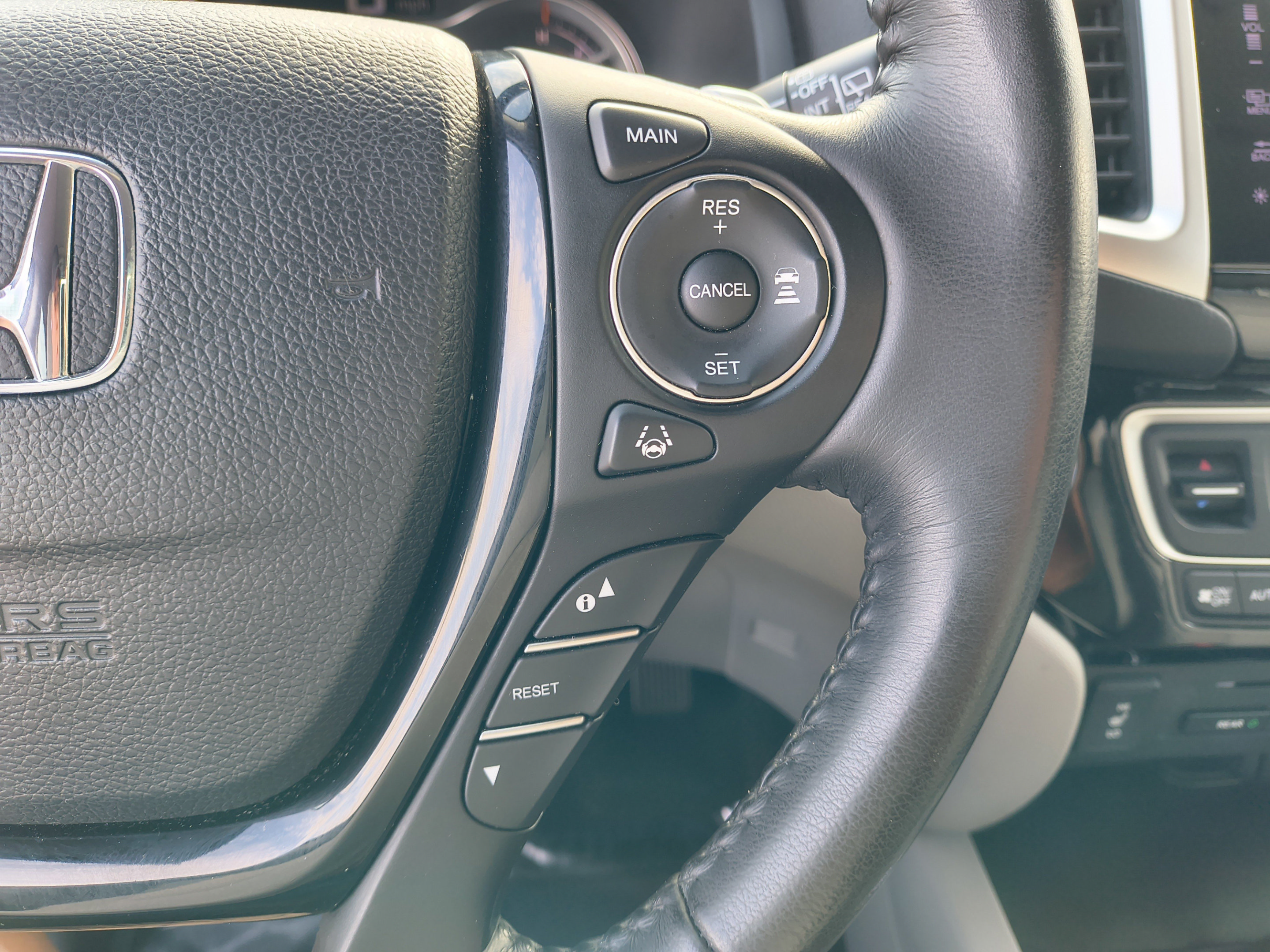 Used 2017 Honda Pilot Touring image 33