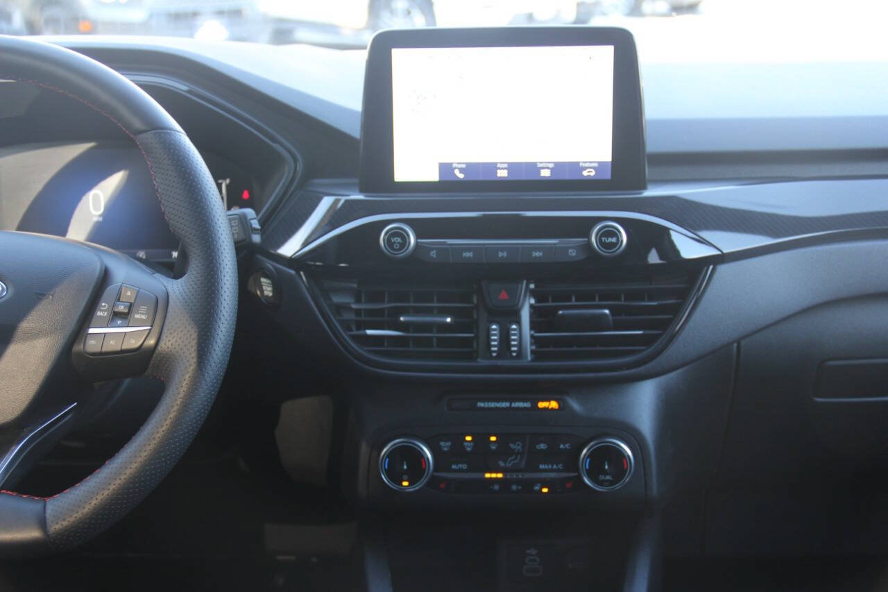 Certified 2025 Ford Escape ST-Line Select AWD/4WD image 19