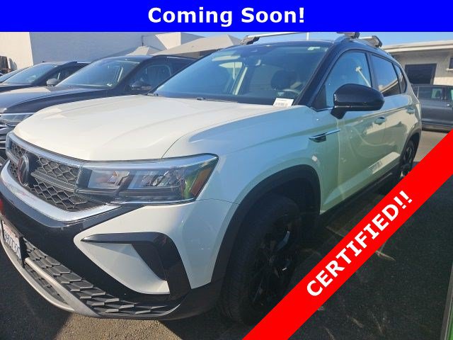 Used 2023 Volkswagen Taos SE w/ Panoramic Sunroof Package FWD image 1