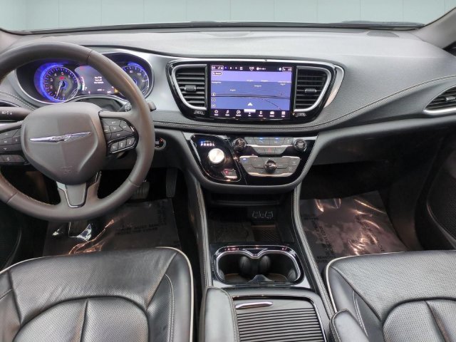 Used 2025 Chrysler Pacifica Limited FWD image 29