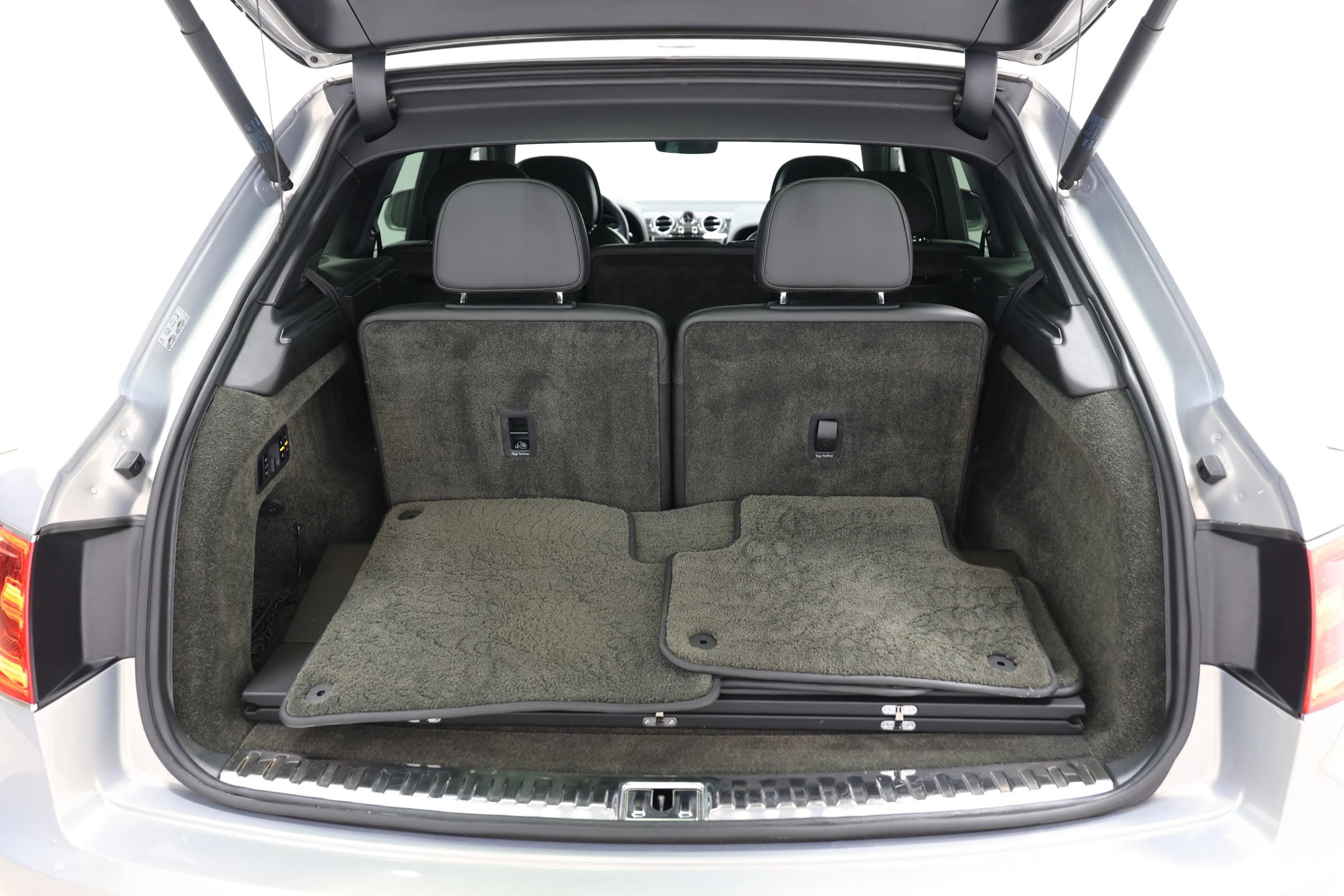Used 2018 Bentley Bentayga Onyx Edition AWD/4WD image 76