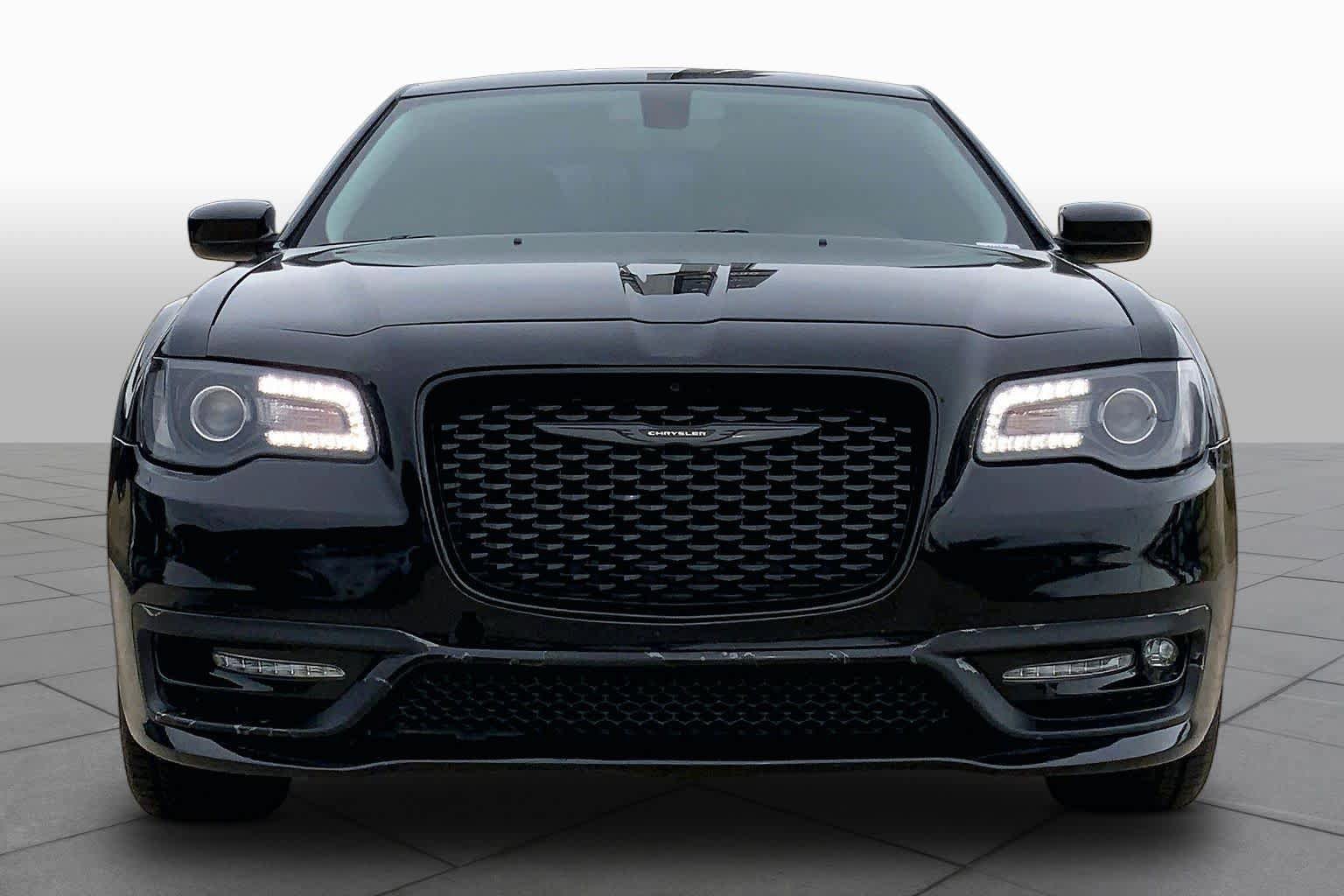 Used 2023 Chrysler 300 Touring w/ Sport Appearance Package RWD image 4