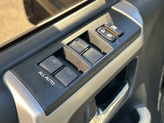 Used 2019 Toyota 4Runner SR5 AWD/4WD image 31