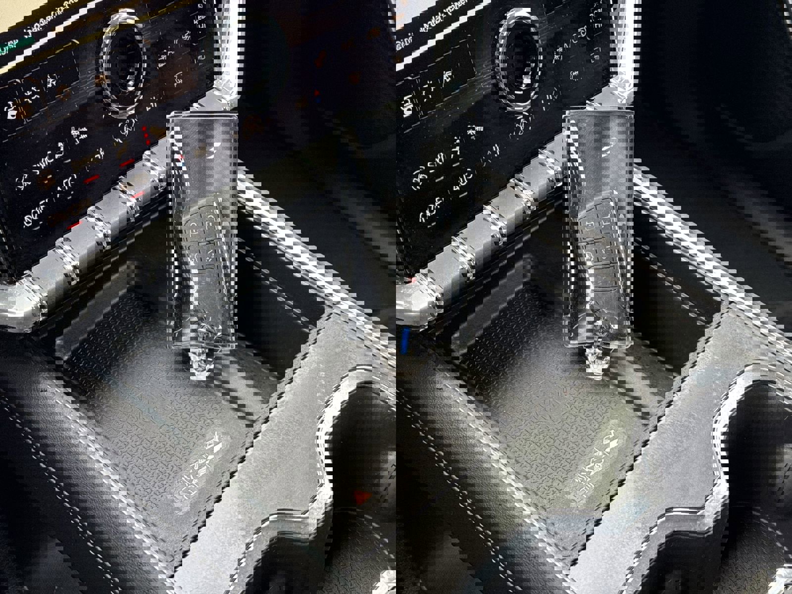 Used 2025 GMC Acadia Elevation image 36