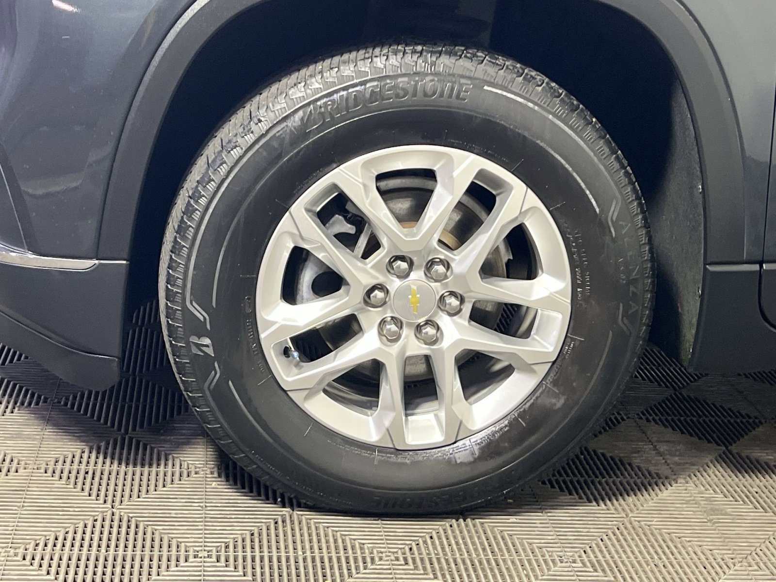 Used 2020 Chevrolet Traverse LT image 12