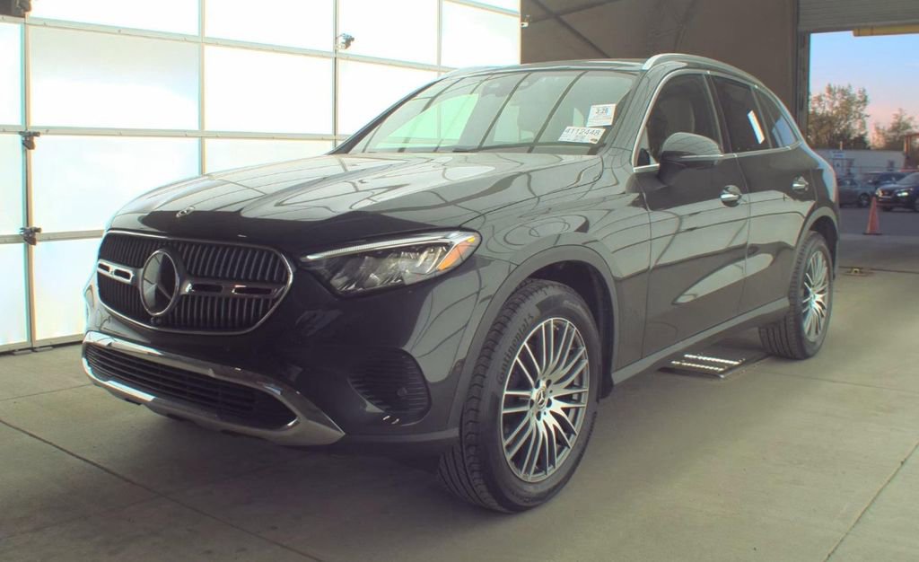 Used 2025 Mercedes-Benz GLC 300 4MATIC image 1